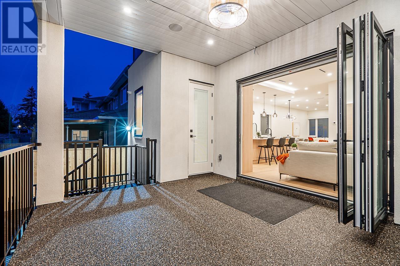 Listing Picture 16 of 40 : 8386 14TH AVENUE, Burnaby / 本拿比 - 魯藝地產 Yvonne Lu Group - MLS Medallion Club Member