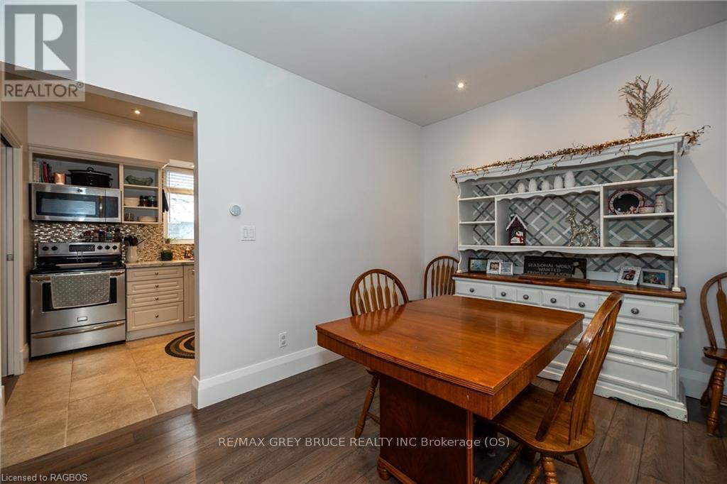 385 Princess Street, Georgian Bluffs, Ontario  N0H 2K0 - Photo 10 - X11823152