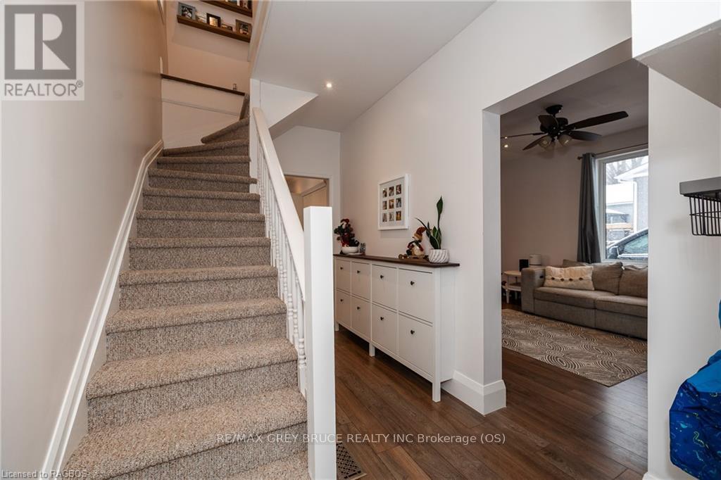 385 Princess Street, Georgian Bluffs, Ontario  N0H 2K0 - Photo 2 - X11823152