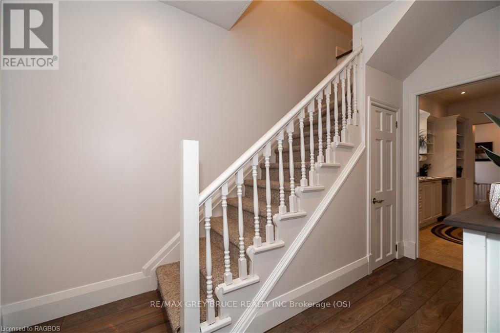 385 Princess Street, Georgian Bluffs, Ontario  N0H 2K0 - Photo 3 - X11823152