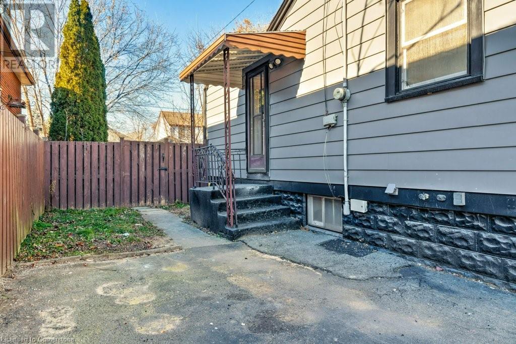 453 Paling AvenueHamilton, Ontario  L8H 5K3 - Photo 3 - 40685063