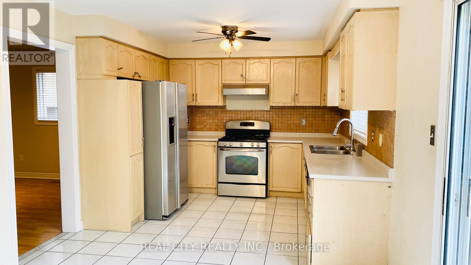 5953 Chorley (Upper) Place, Mississauga, Ontario  L5M 5L8 - Photo 6 - W11892279