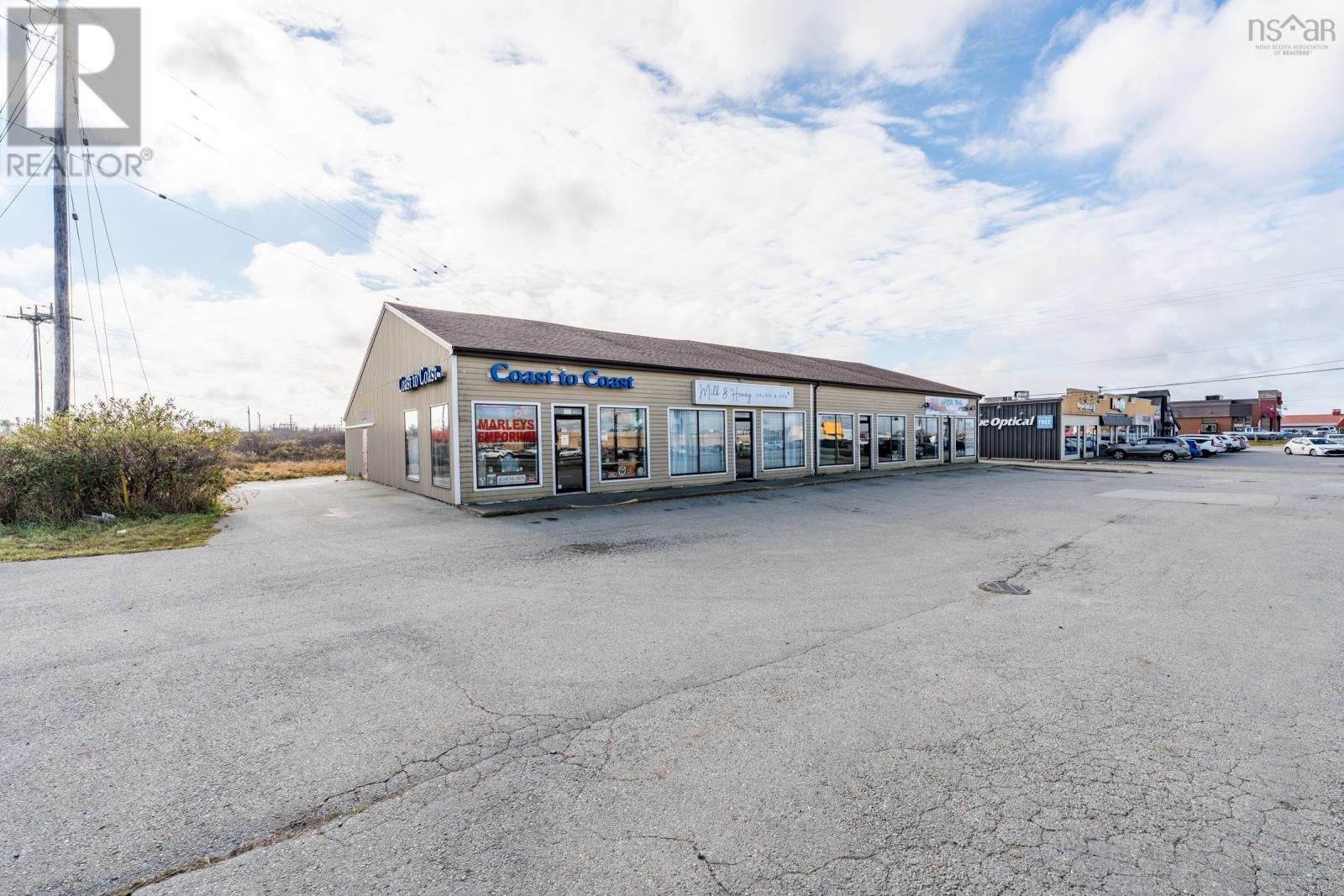 79 Starrs Road, Yarmouth, Nova Scotia  B5A 1S4 - Photo 2 - 202428274