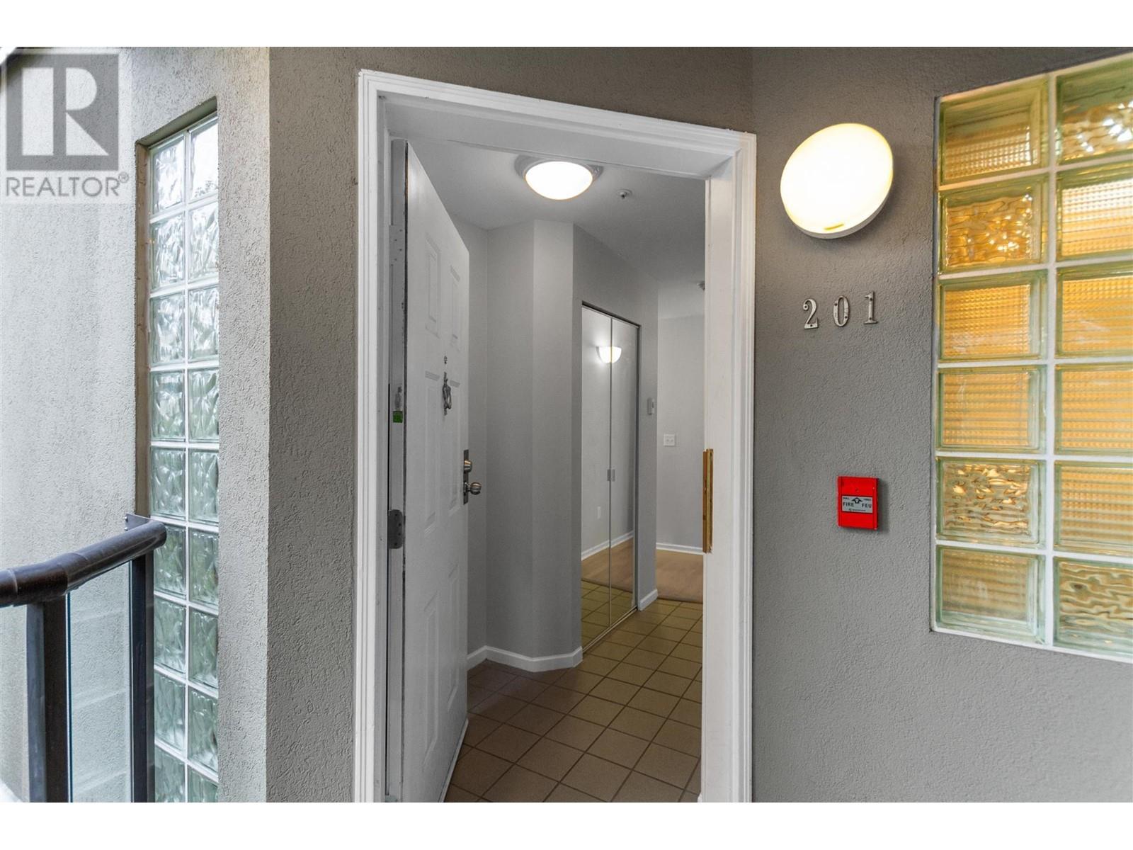 201 4688 W 10th Avenue, Vancouver, British Columbia  V6R 2J5 - Photo 2 - R2950049