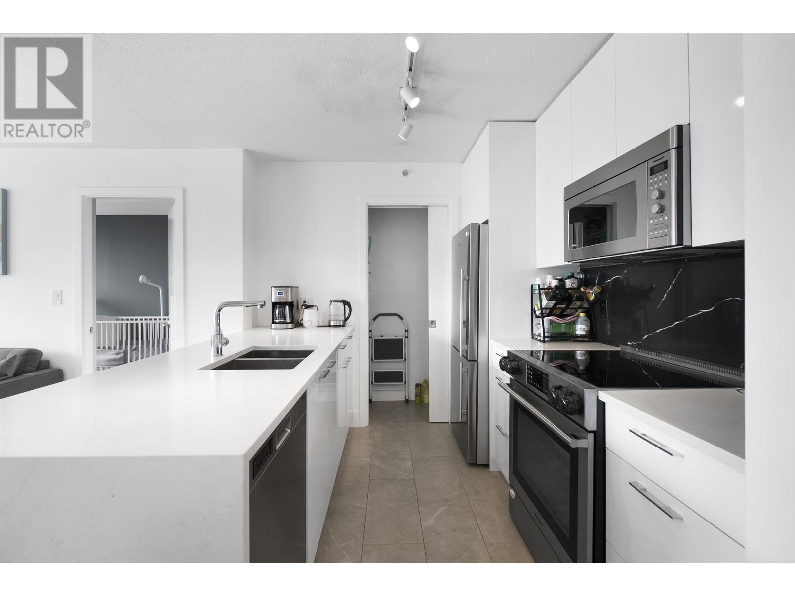 Listing Picture 12 of 38 : 1305 938 SMITHE STREET, Vancouver / 溫哥華 - 魯藝地產 Yvonne Lu Group - MLS Medallion Club Member