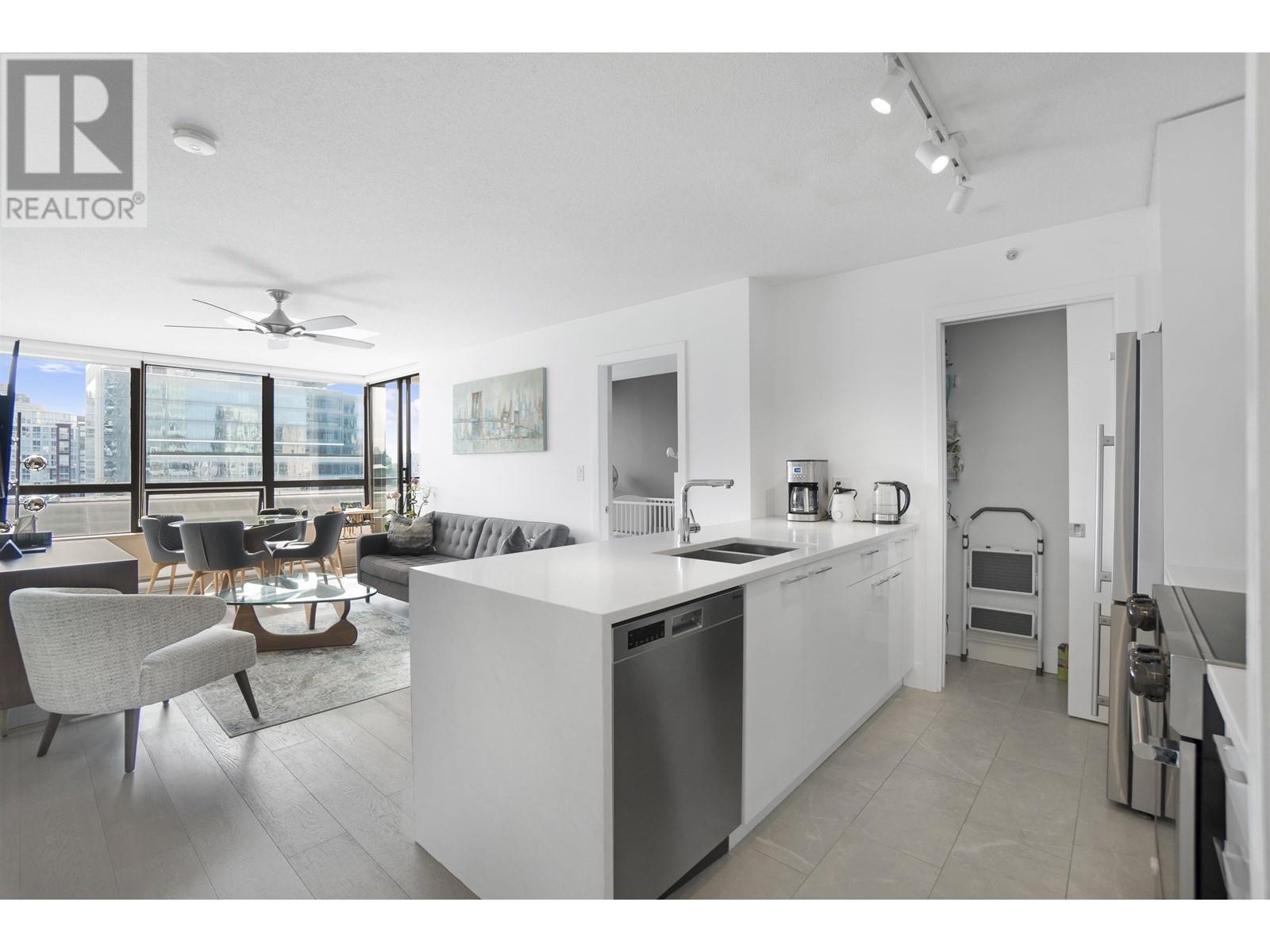 Listing Picture 14 of 38 : 1305 938 SMITHE STREET, Vancouver / 溫哥華 - 魯藝地產 Yvonne Lu Group - MLS Medallion Club Member