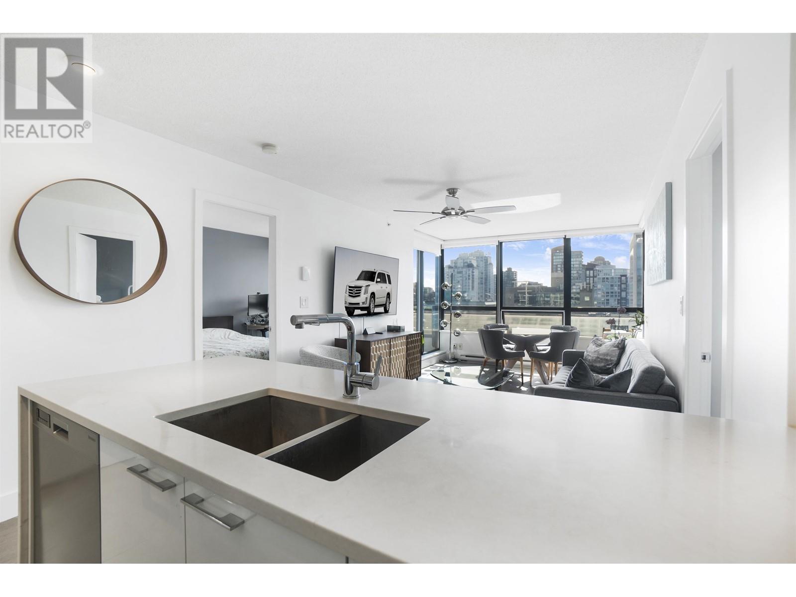 Listing Picture 15 of 38 : 1305 938 SMITHE STREET, Vancouver / 溫哥華 - 魯藝地產 Yvonne Lu Group - MLS Medallion Club Member