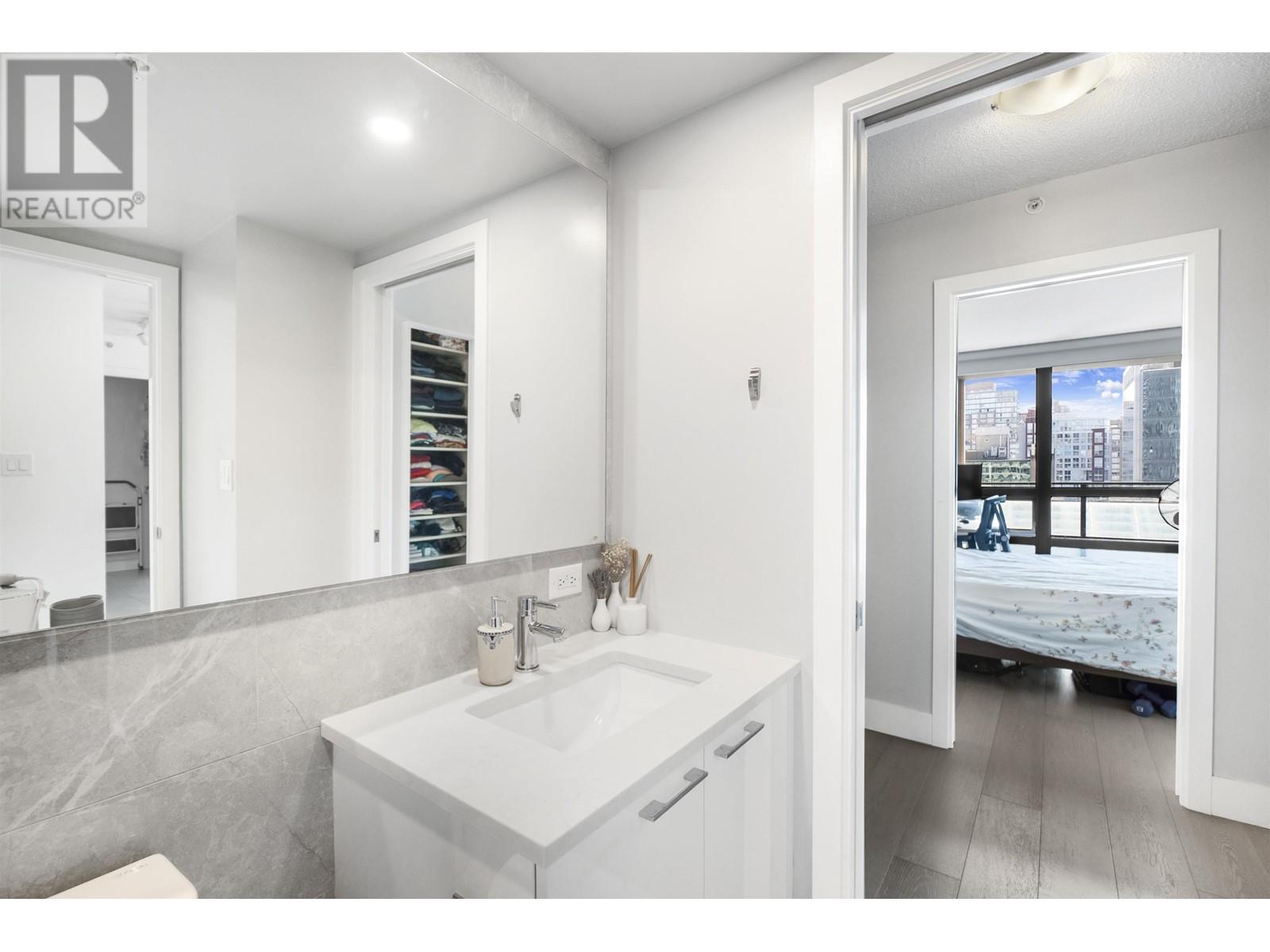 Listing Picture 27 of 38 : 1305 938 SMITHE STREET, Vancouver / 溫哥華 - 魯藝地產 Yvonne Lu Group - MLS Medallion Club Member