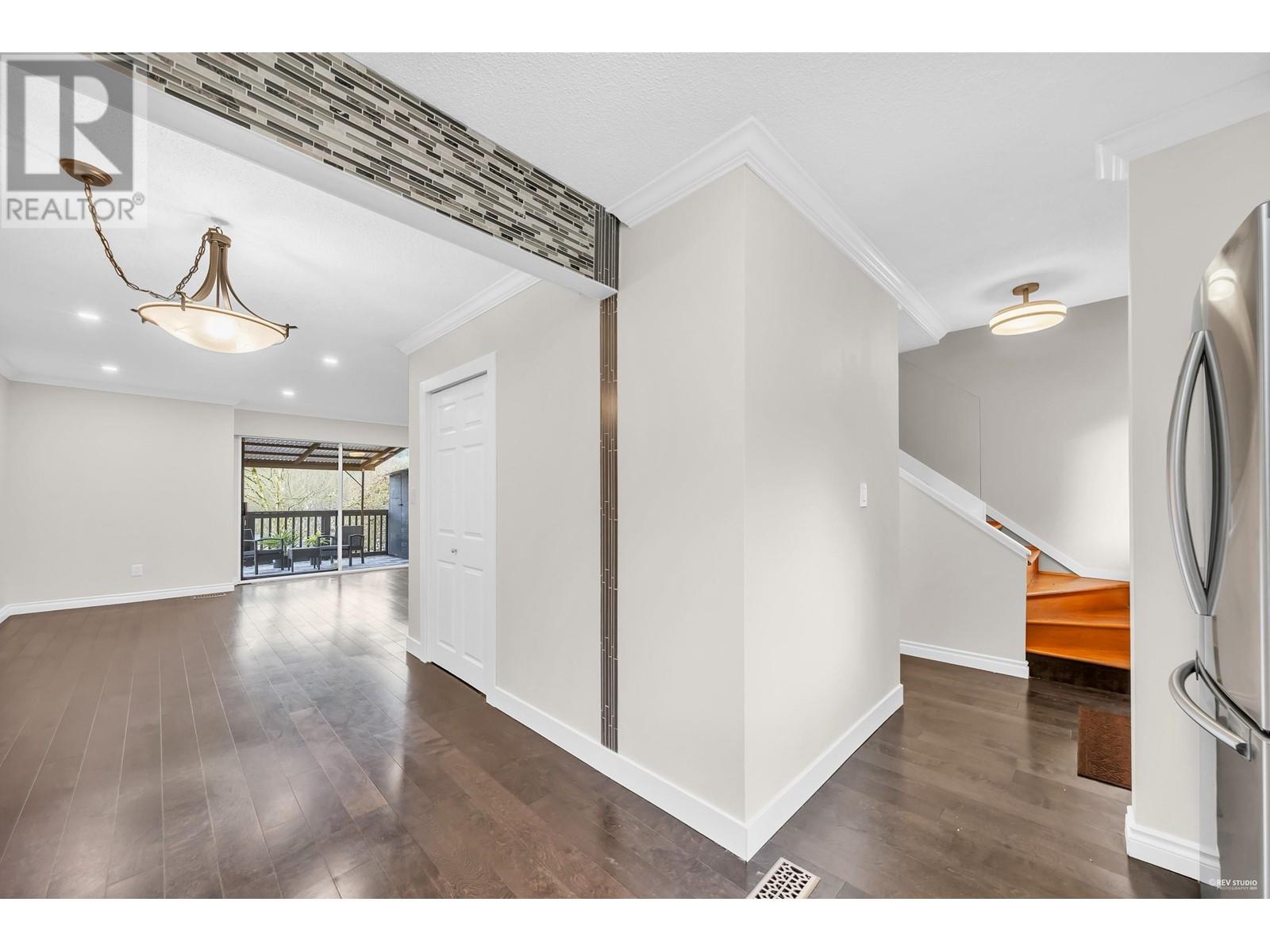 873 Old Lillooet Road, North Vancouver, British Columbia  V7J 2H6 - Photo 3 - R2950451