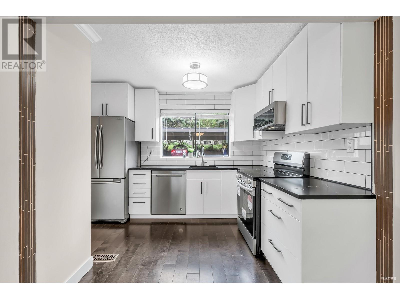 873 Old Lillooet Road, North Vancouver, British Columbia  V7J 2H6 - Photo 4 - R2950451