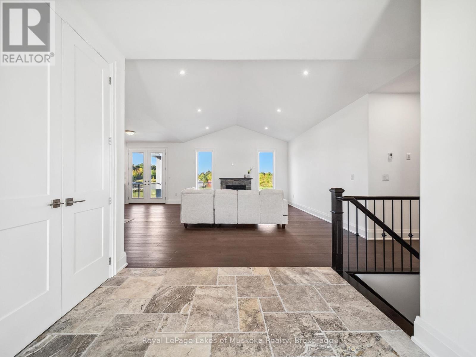 24 Keyzer Drive, Oro-Medonte, Ontario  L0K 2G1 - Photo 3 - S11890979