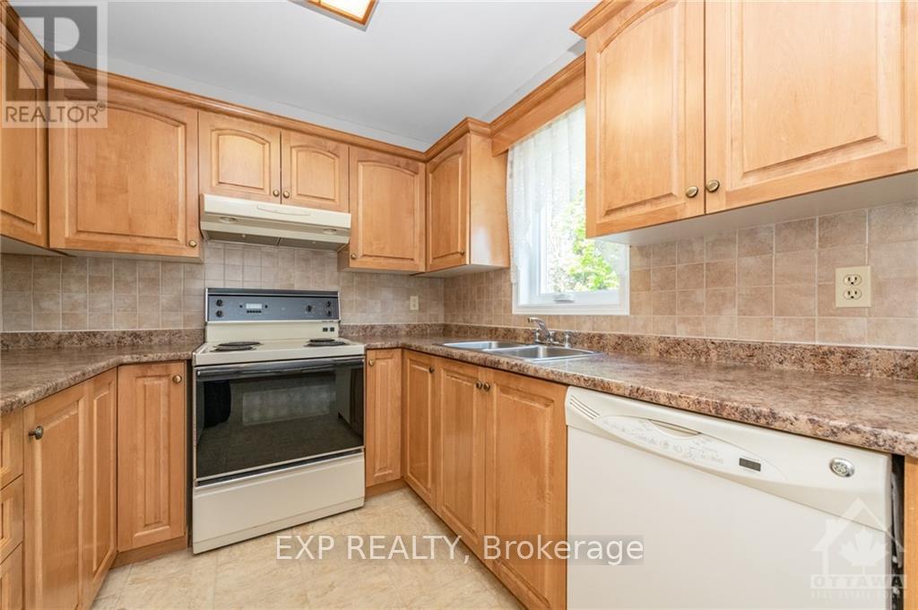 3754 Autumnwood Street, Ottawa, Ontario  K1T 2K8 - Photo 4 - X10442189