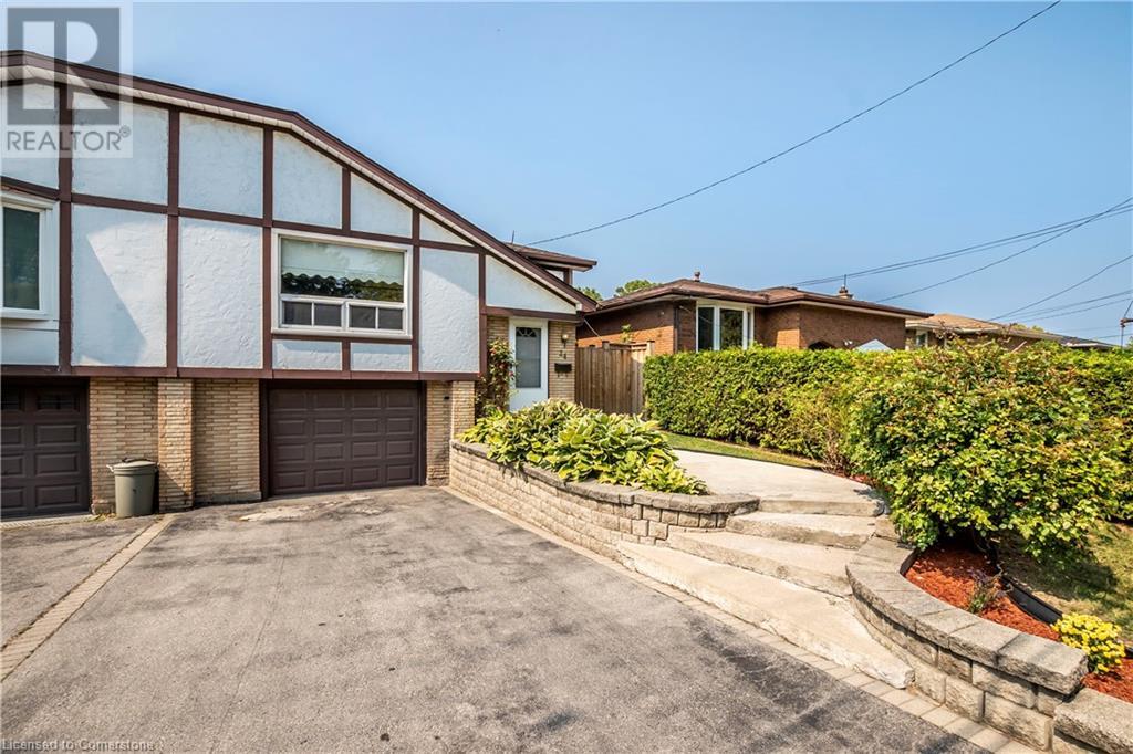 24 Bow Valley Drive, Hamilton, Ontario  L8E 3L4 - Photo 2 - 40685252