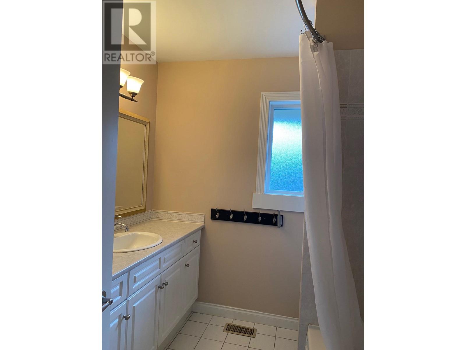 3556 Lakedale Avenue, Burnaby, British Columbia  V5A 3E3 - Photo 19 - R2950073