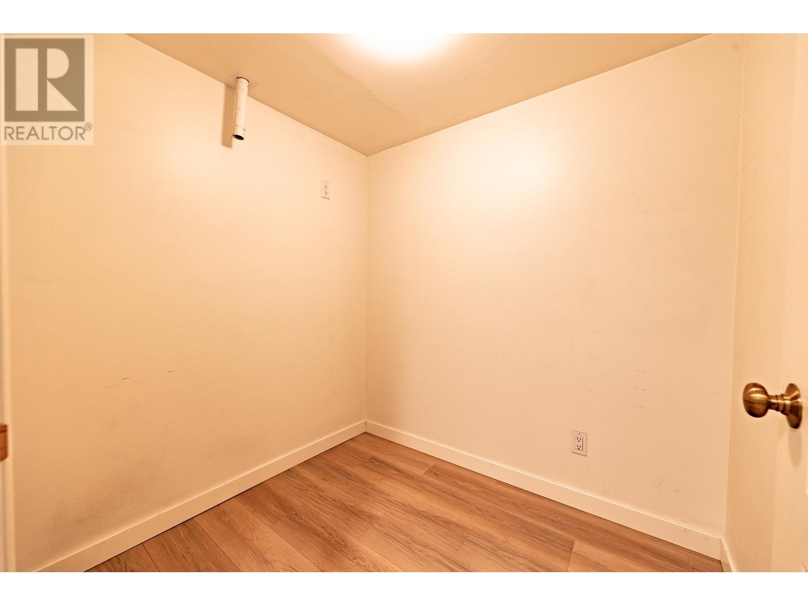 Listing Picture 21 of 38 : 502 688 FAIRCHILD ROAD, Vancouver / 溫哥華 - 魯藝地產 Yvonne Lu Group - MLS Medallion Club Member