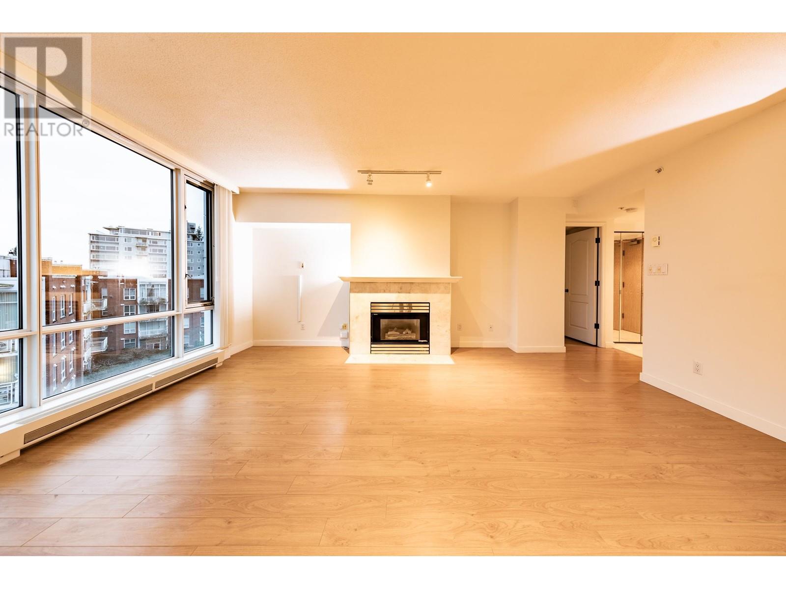 Listing Picture 3 of 38 : 502 688 FAIRCHILD ROAD, Vancouver / 溫哥華 - 魯藝地產 Yvonne Lu Group - MLS Medallion Club Member