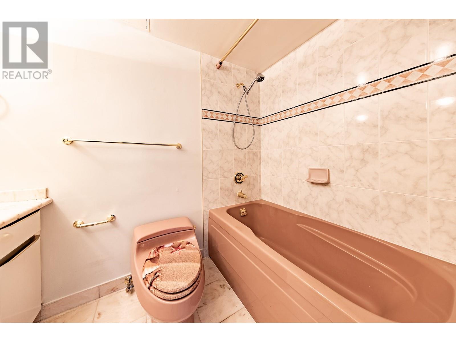 Listing Picture 16 of 38 : 502 688 FAIRCHILD ROAD, Vancouver / 溫哥華 - 魯藝地產 Yvonne Lu Group - MLS Medallion Club Member