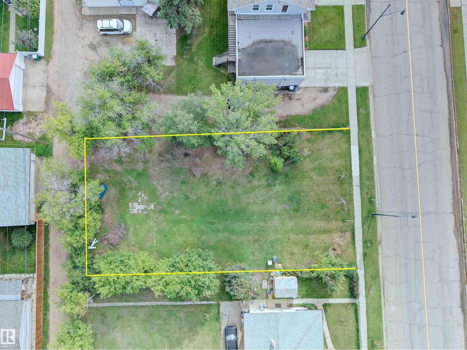 Property at 5212 50 AV image 3