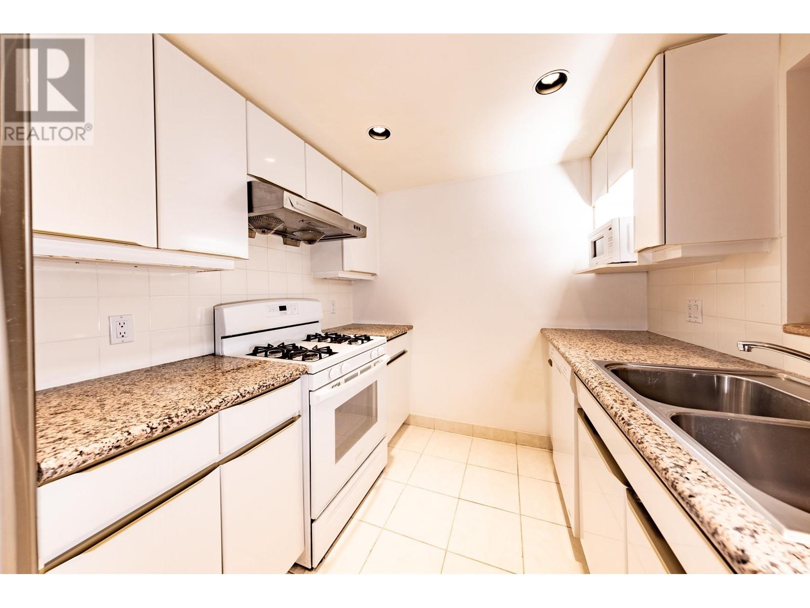 Listing Picture 8 of 38 : 502 688 FAIRCHILD ROAD, Vancouver / 溫哥華 - 魯藝地產 Yvonne Lu Group - MLS Medallion Club Member