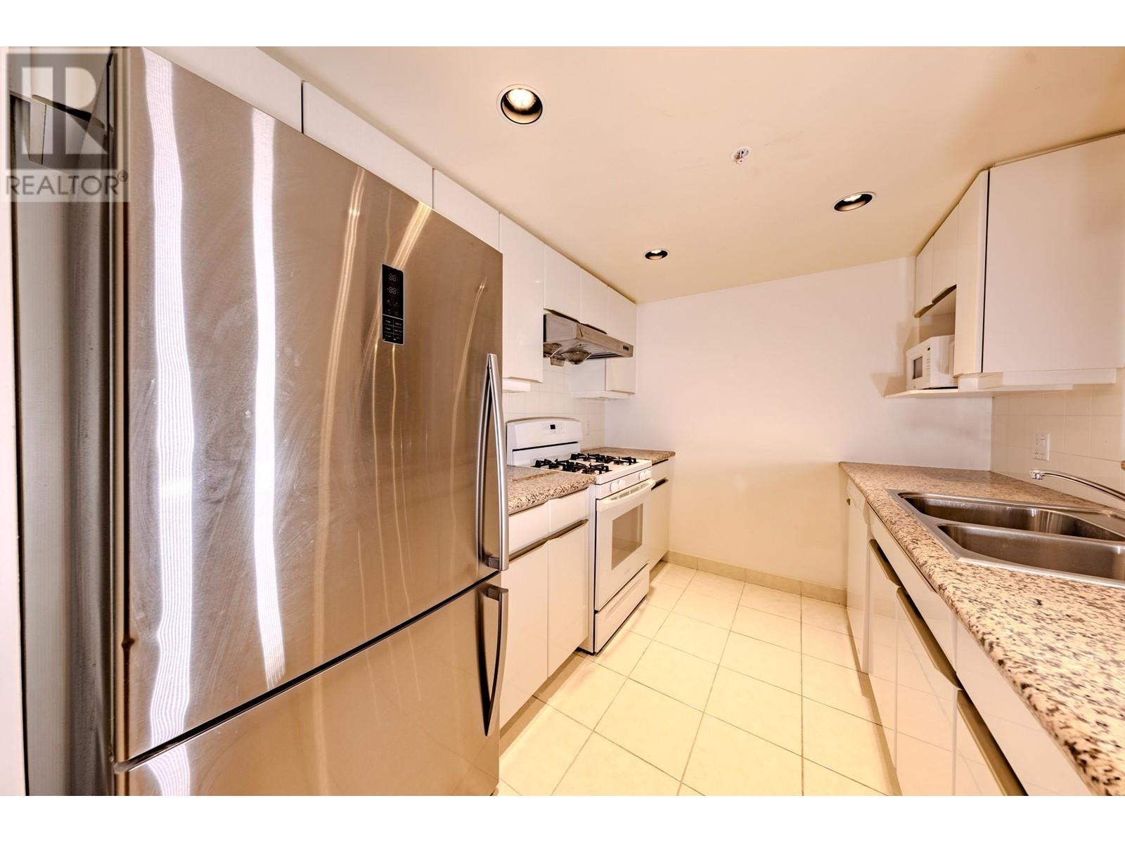 Listing Picture 7 of 38 : 502 688 FAIRCHILD ROAD, Vancouver / 溫哥華 - 魯藝地產 Yvonne Lu Group - MLS Medallion Club Member