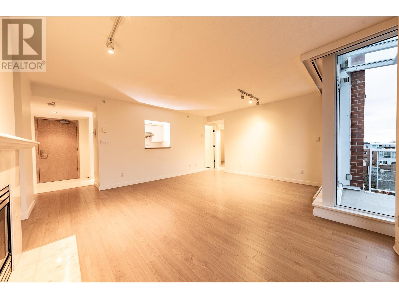 Listing Picture 5 of 38 : 502 688 FAIRCHILD ROAD, Vancouver / 溫哥華 - 魯藝地產 Yvonne Lu Group - MLS Medallion Club Member