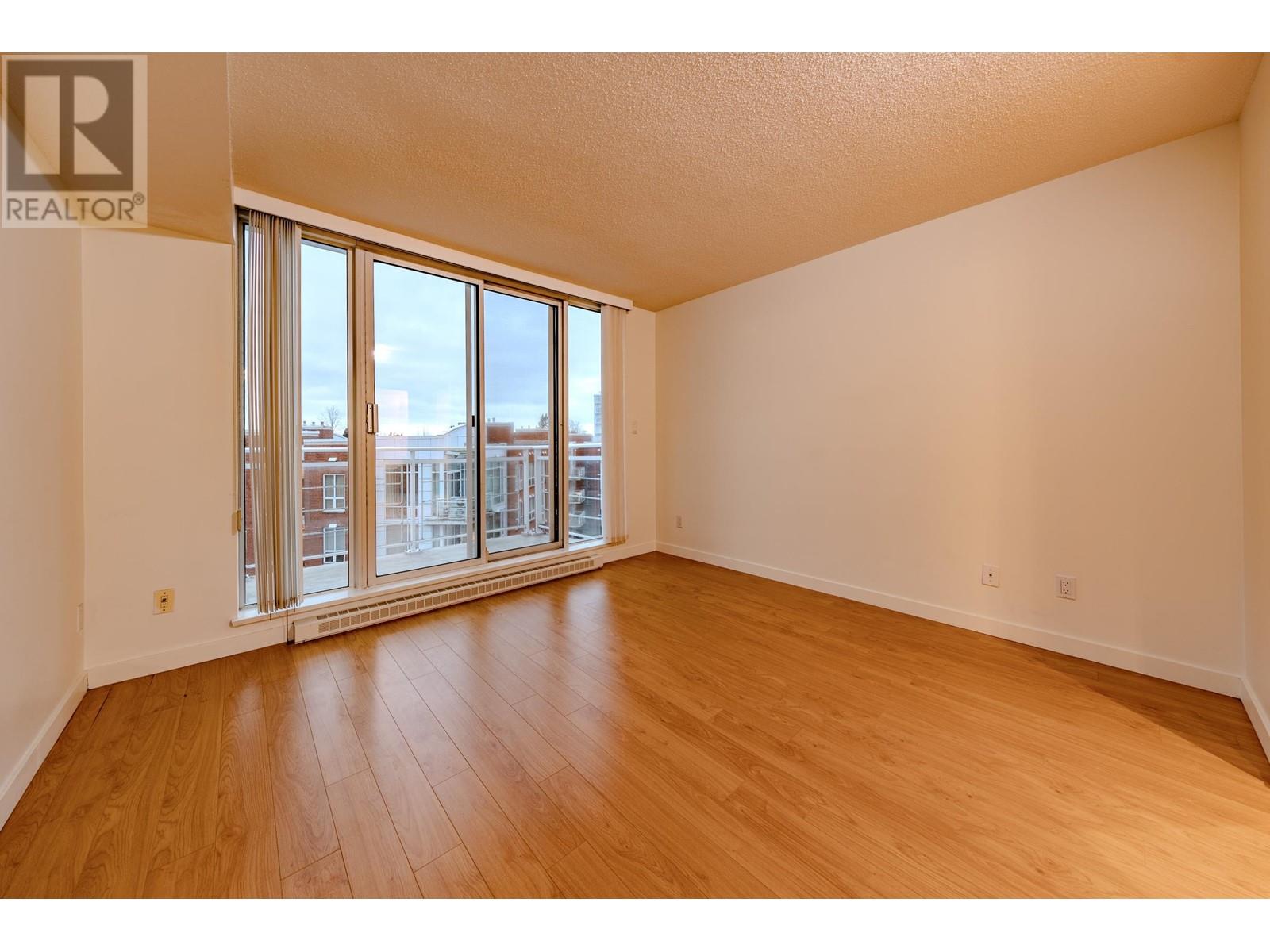 Listing Picture 13 of 38 : 502 688 FAIRCHILD ROAD, Vancouver / 溫哥華 - 魯藝地產 Yvonne Lu Group - MLS Medallion Club Member