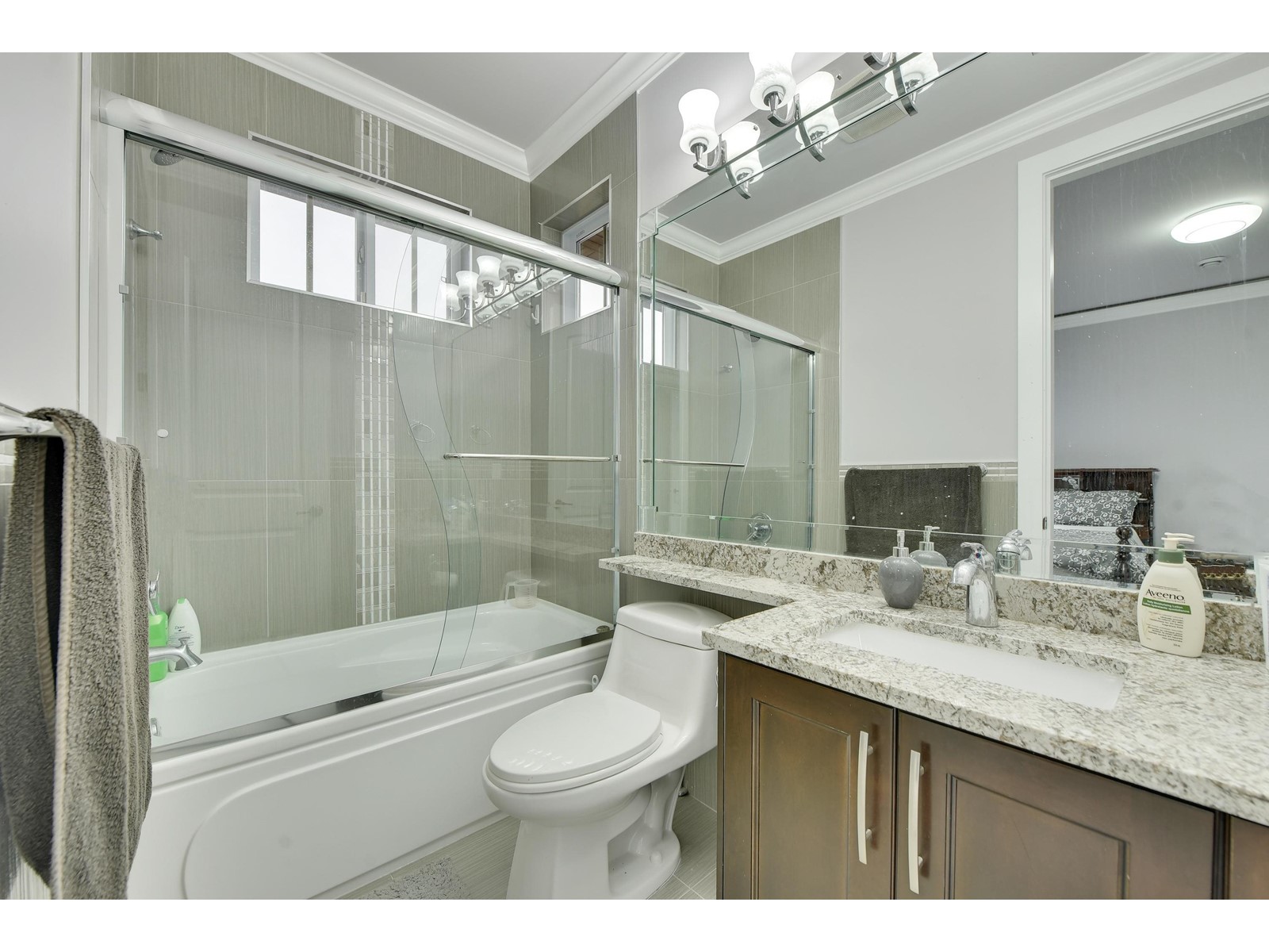 15615 94a Avenue, Surrey, British Columbia  V4N 3B5 - Photo 18 - R2950072