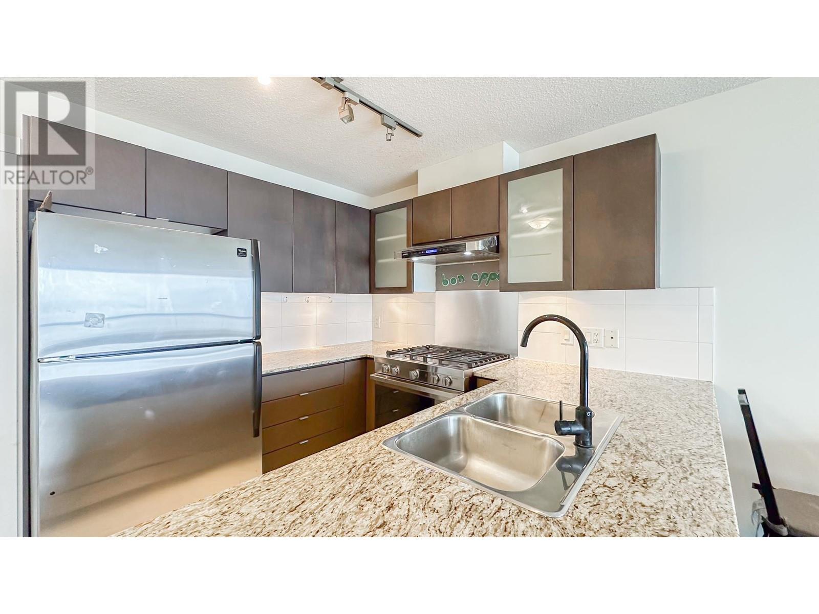 Listing Picture 3 of 21 : 902 7535 ALDERBRIDGE WAY, Richmond / 烈治文 - 魯藝地產 Yvonne Lu Group - MLS Medallion Club Member