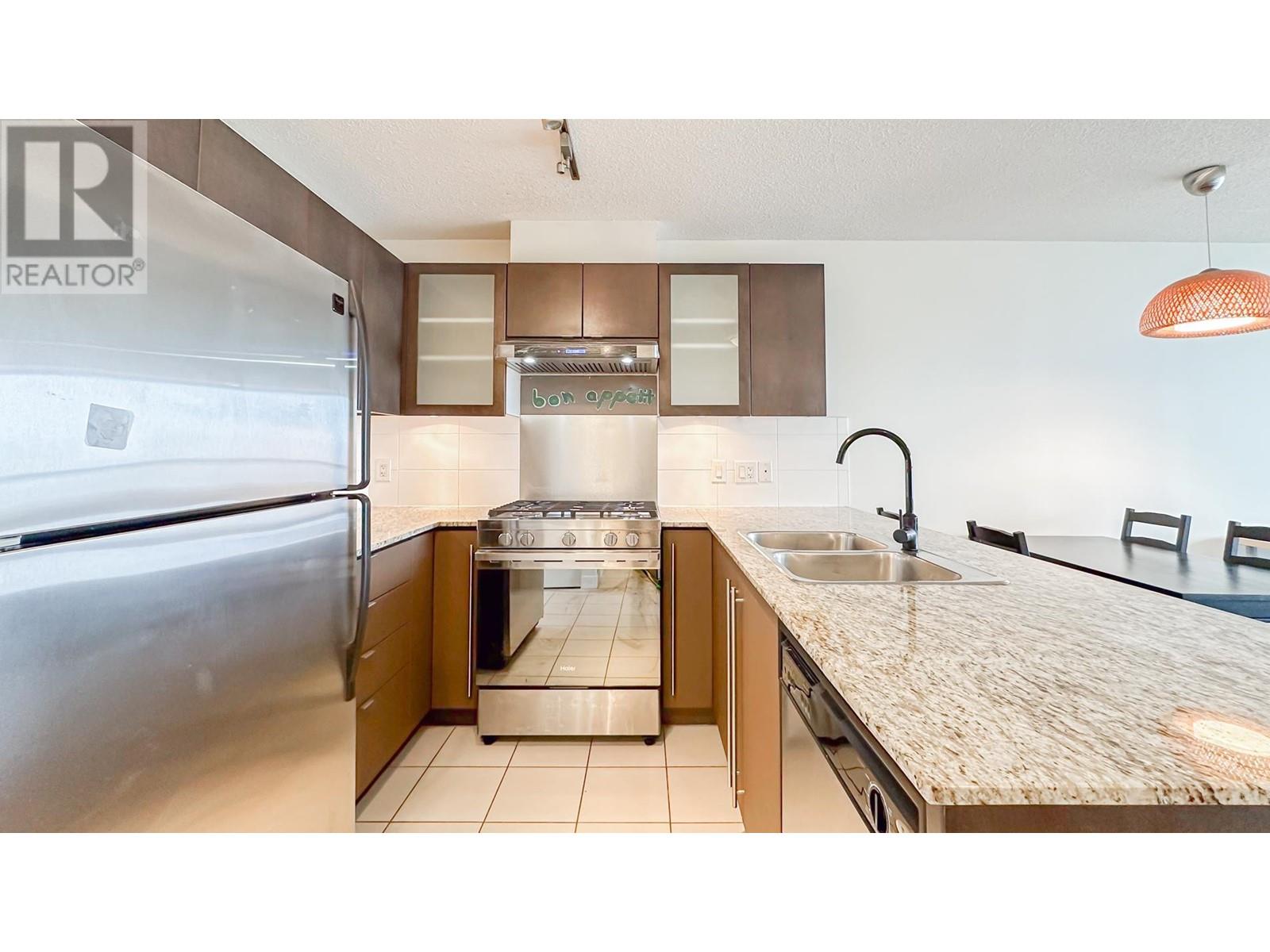 Listing Picture 2 of 21 : 902 7535 ALDERBRIDGE WAY, Richmond / 烈治文 - 魯藝地產 Yvonne Lu Group - MLS Medallion Club Member