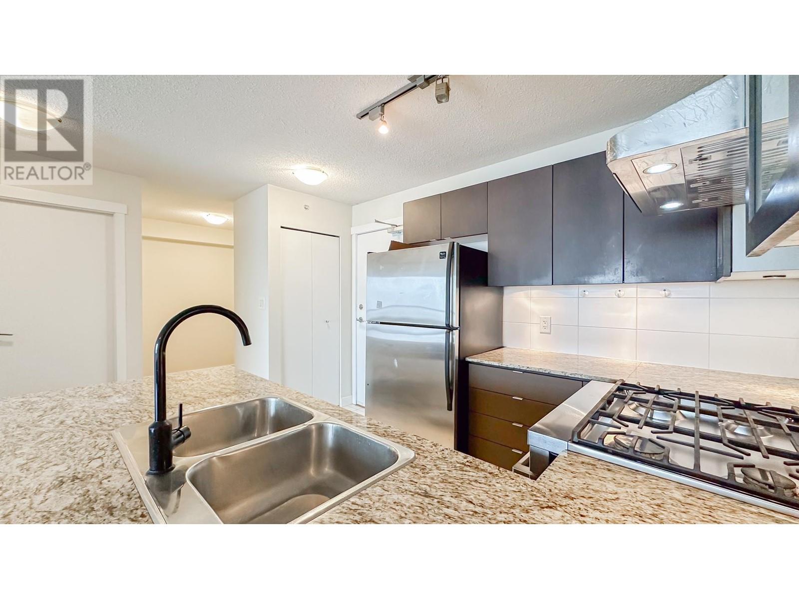 Listing Picture 5 of 21 : 902 7535 ALDERBRIDGE WAY, Richmond / 烈治文 - 魯藝地產 Yvonne Lu Group - MLS Medallion Club Member