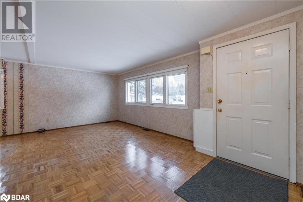 15 Flora Drive, Innisfil, Ontario  L9S 1R3 - Photo 4 - 40682997