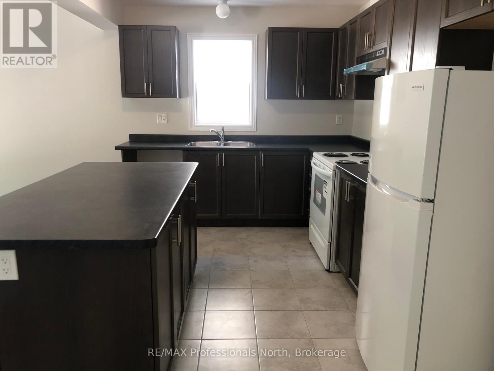 225 Wild Rose Drive, Gravenhurst, Ontario  P1P 0B4 - Photo 2 - X11892820