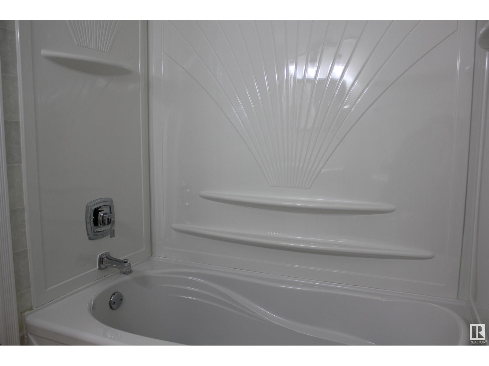 Property at 5129 58 AV image 4