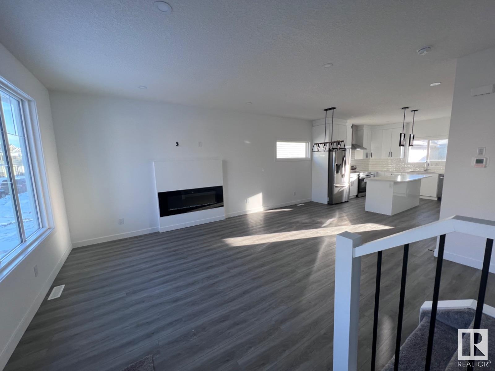 Property at 6083 180 AV NW image 4