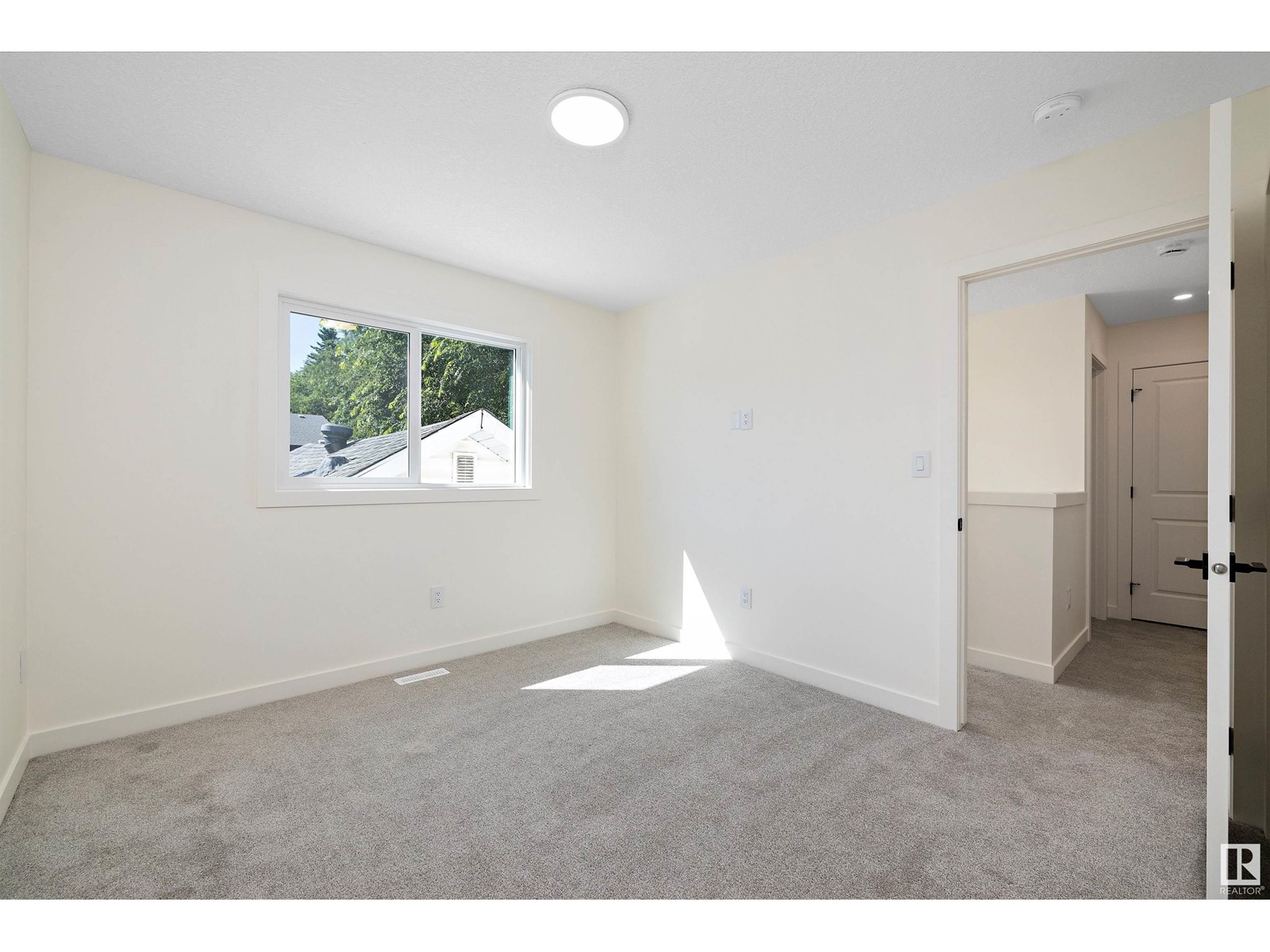 Property at 11738 91 ST NW image 3