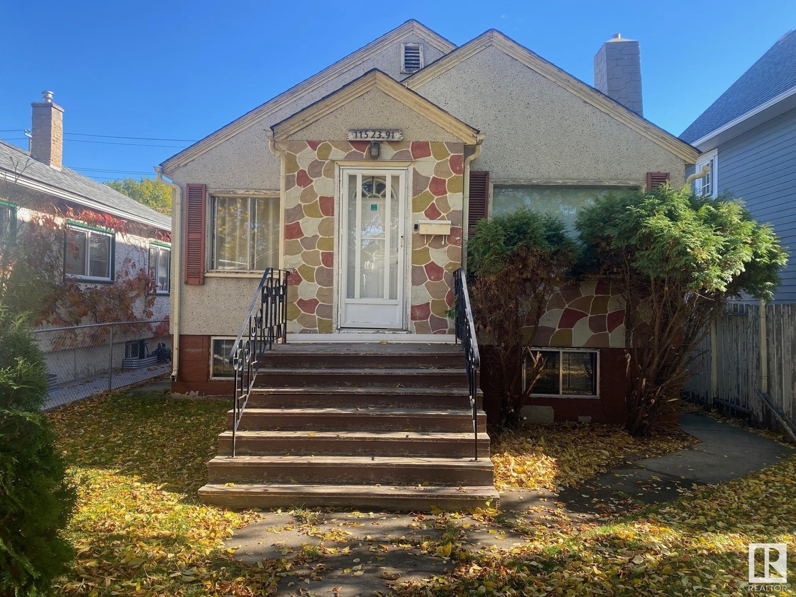 Property at 11523 91 ST NW image 1