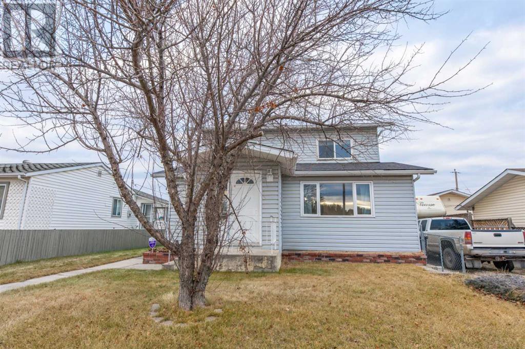 141 Sherwood Drive, Hinton, Alberta  T7V 1P6 - Photo 1 - A2183323