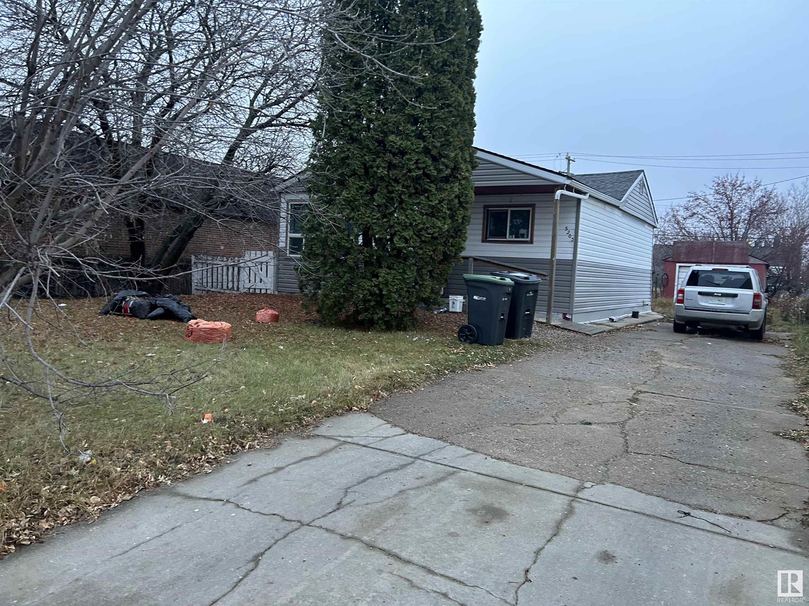 Property at 5203 51 AV image