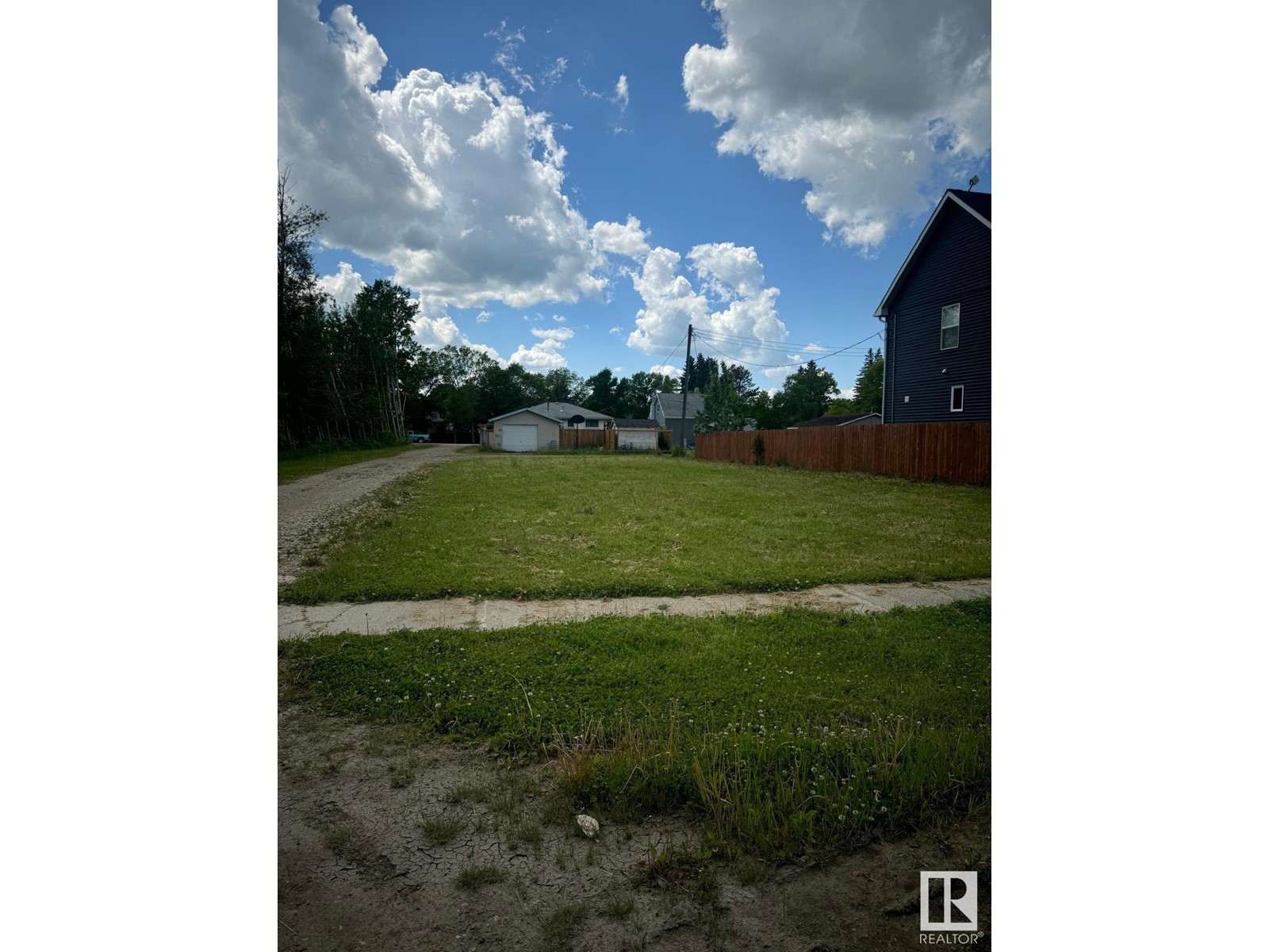 5124 51 ST, Warburg, Alberta