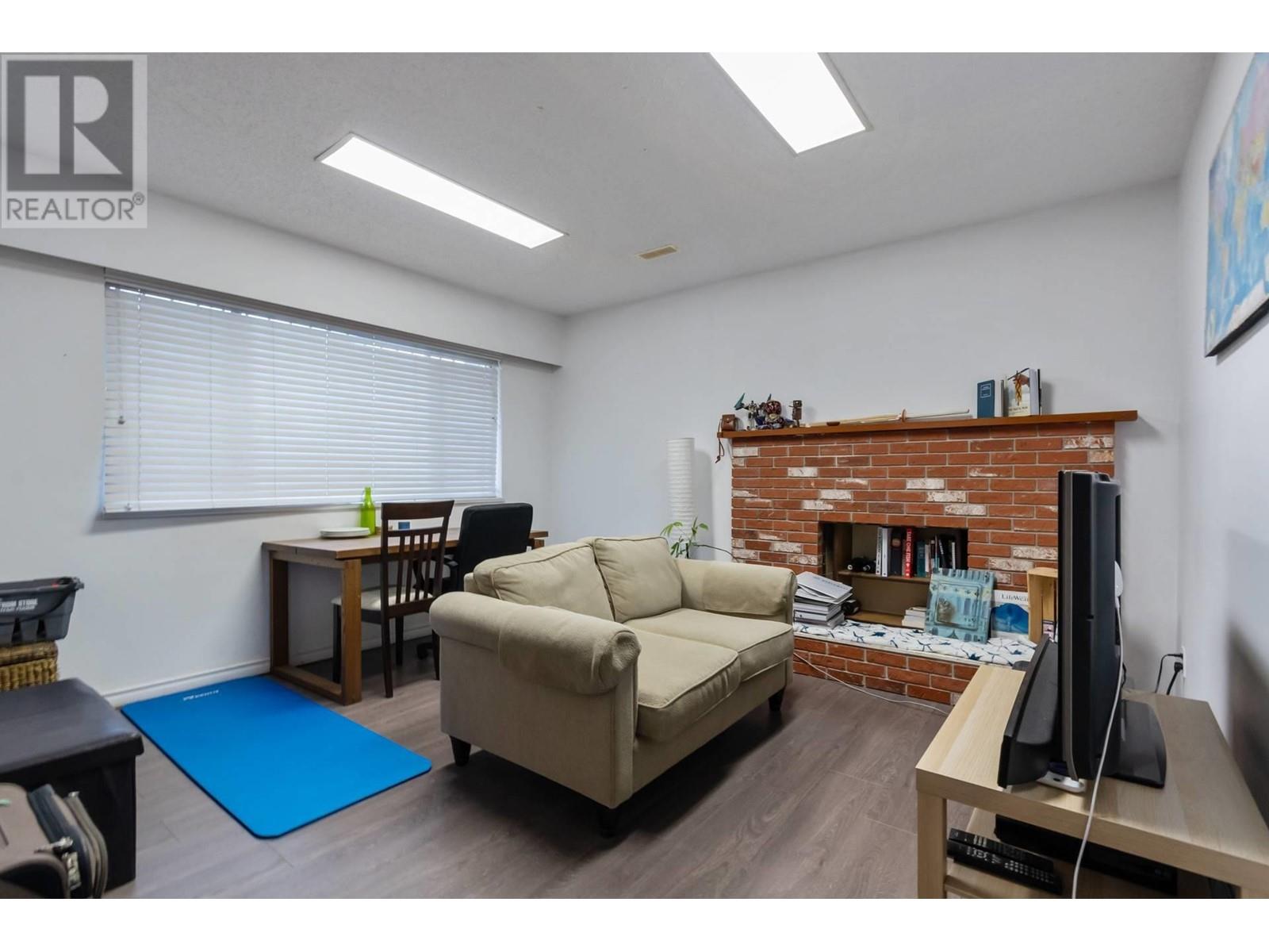 Listing Picture 19 of 24 : 2187 MANNERING AVENUE, Vancouver / 溫哥華 - 魯藝地產 Yvonne Lu Group - MLS Medallion Club Member