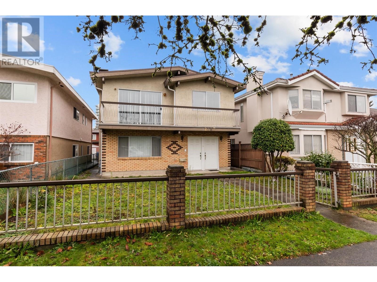 2187 MANNERING AVENUE, Vancouver