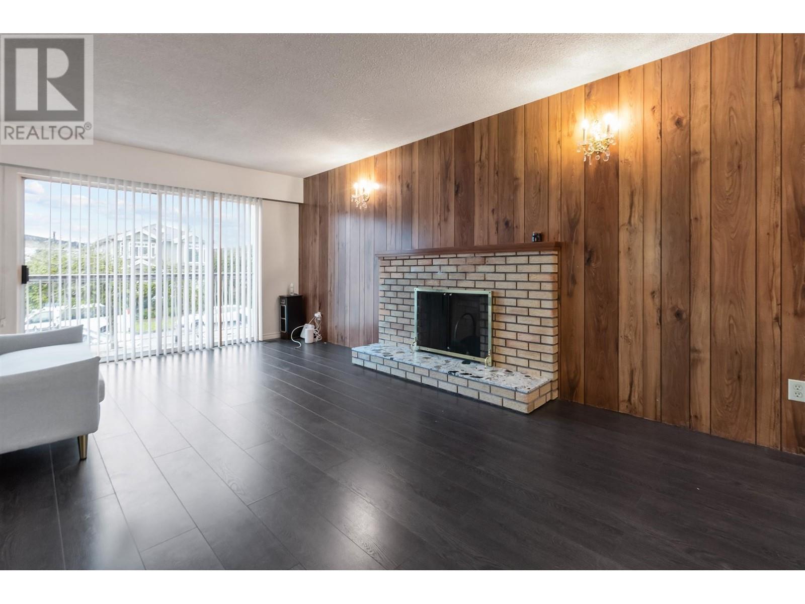 Listing Picture 3 of 24 : 2187 MANNERING AVENUE, Vancouver / 溫哥華 - 魯藝地產 Yvonne Lu Group - MLS Medallion Club Member