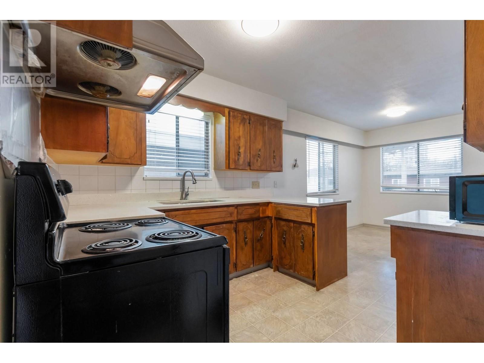 Listing Picture 8 of 24 : 2187 MANNERING AVENUE, Vancouver / 溫哥華 - 魯藝地產 Yvonne Lu Group - MLS Medallion Club Member