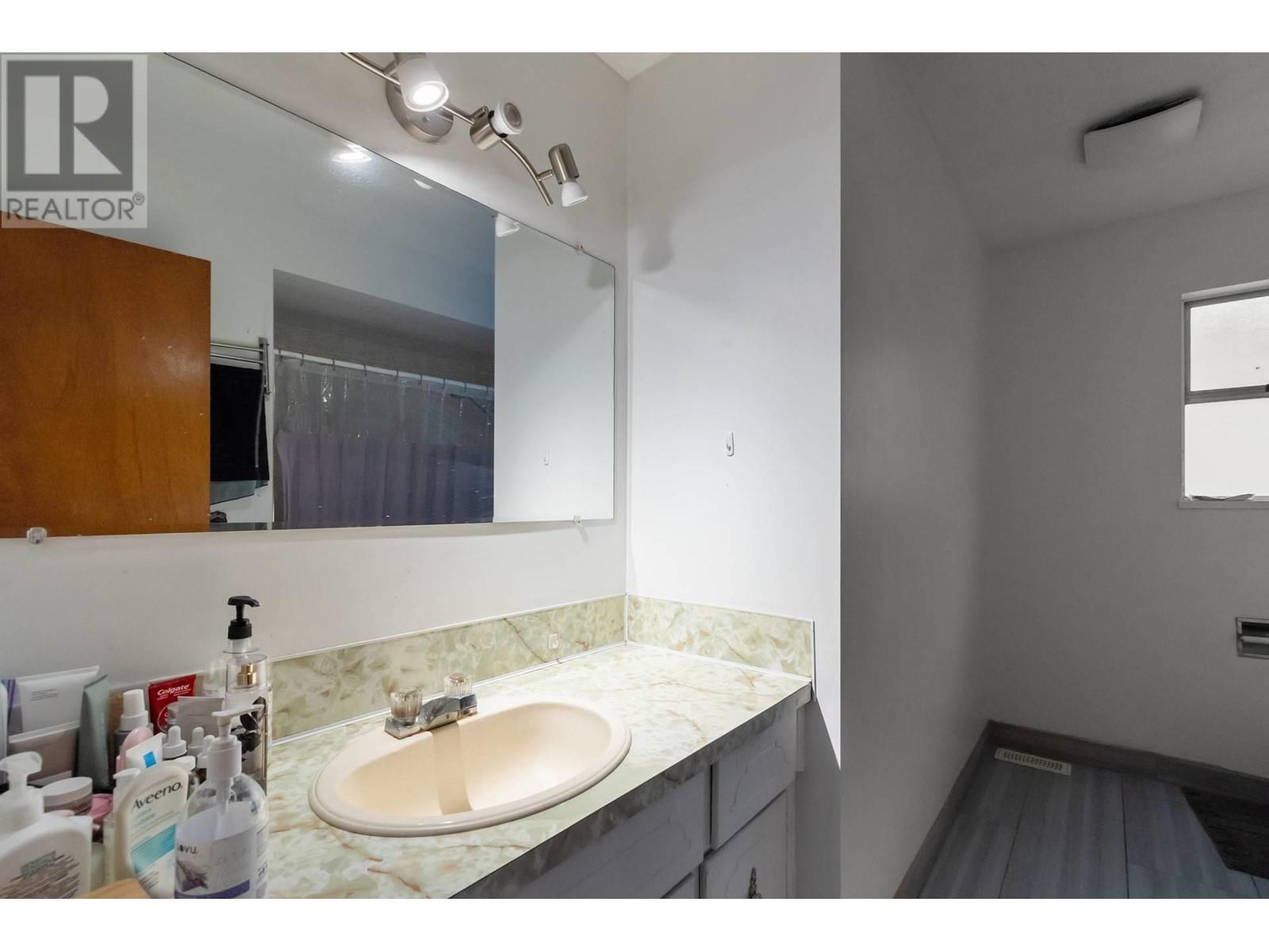 Listing Picture 17 of 24 : 2187 MANNERING AVENUE, Vancouver / 溫哥華 - 魯藝地產 Yvonne Lu Group - MLS Medallion Club Member