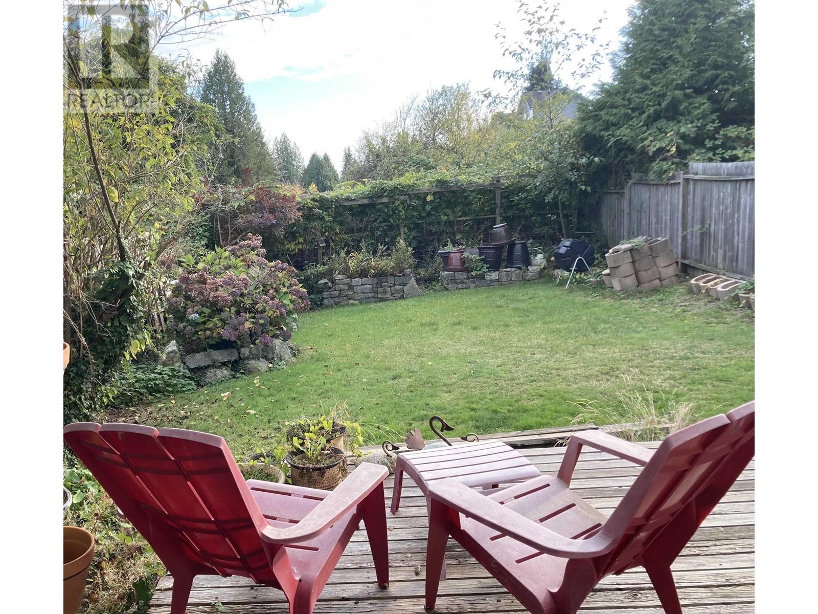 1 753 Hillcrest Road, Gibsons, British Columbia  V0N 1V9 - Photo 1 - R2941593