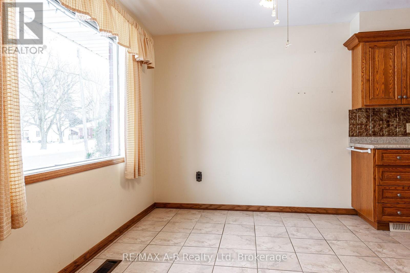 55 Huron Street S, St. Marys, Ontario  N4X 1C2 - Photo 13 - X11893008