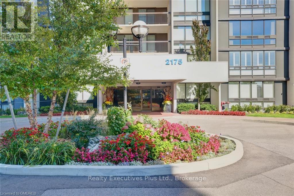 202 - 2175 Marine Drive, Oakville, Ontario  L6L 5L5 - Photo 5 - W10433005