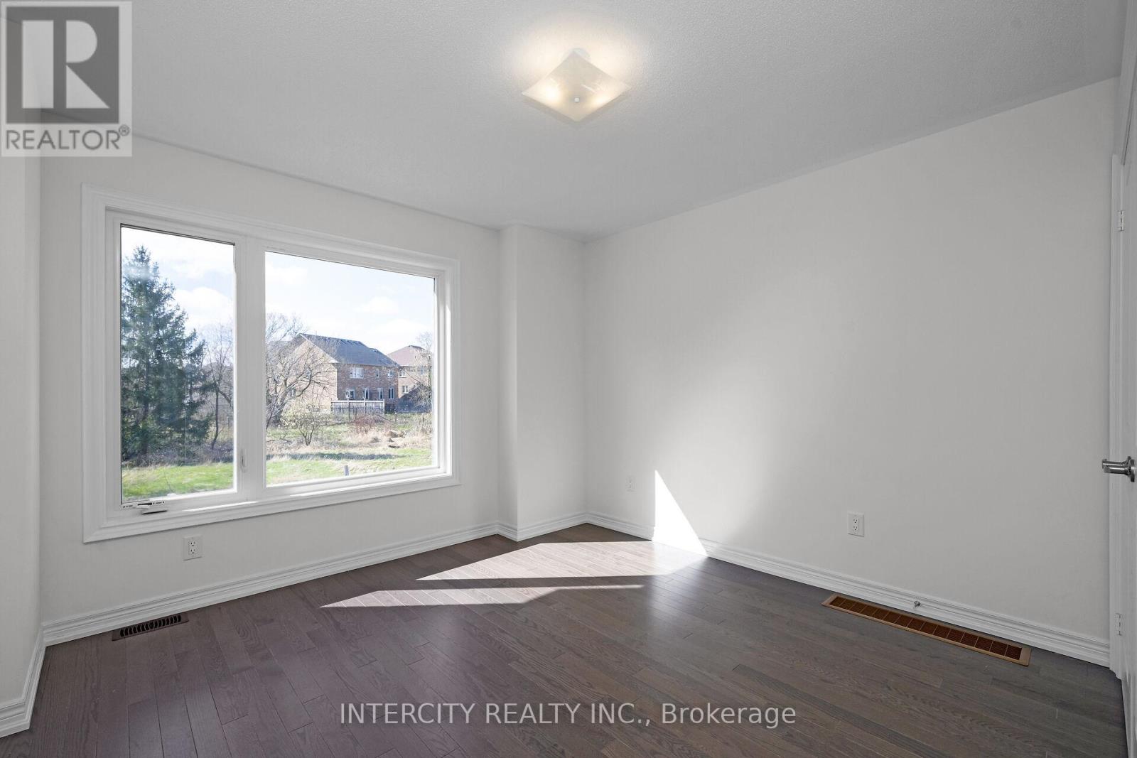 Property at 30 QUEENPOST DRIVE N image 5