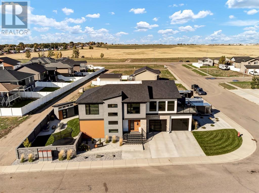 934 Memorial Drive SE, Redcliff, Alberta