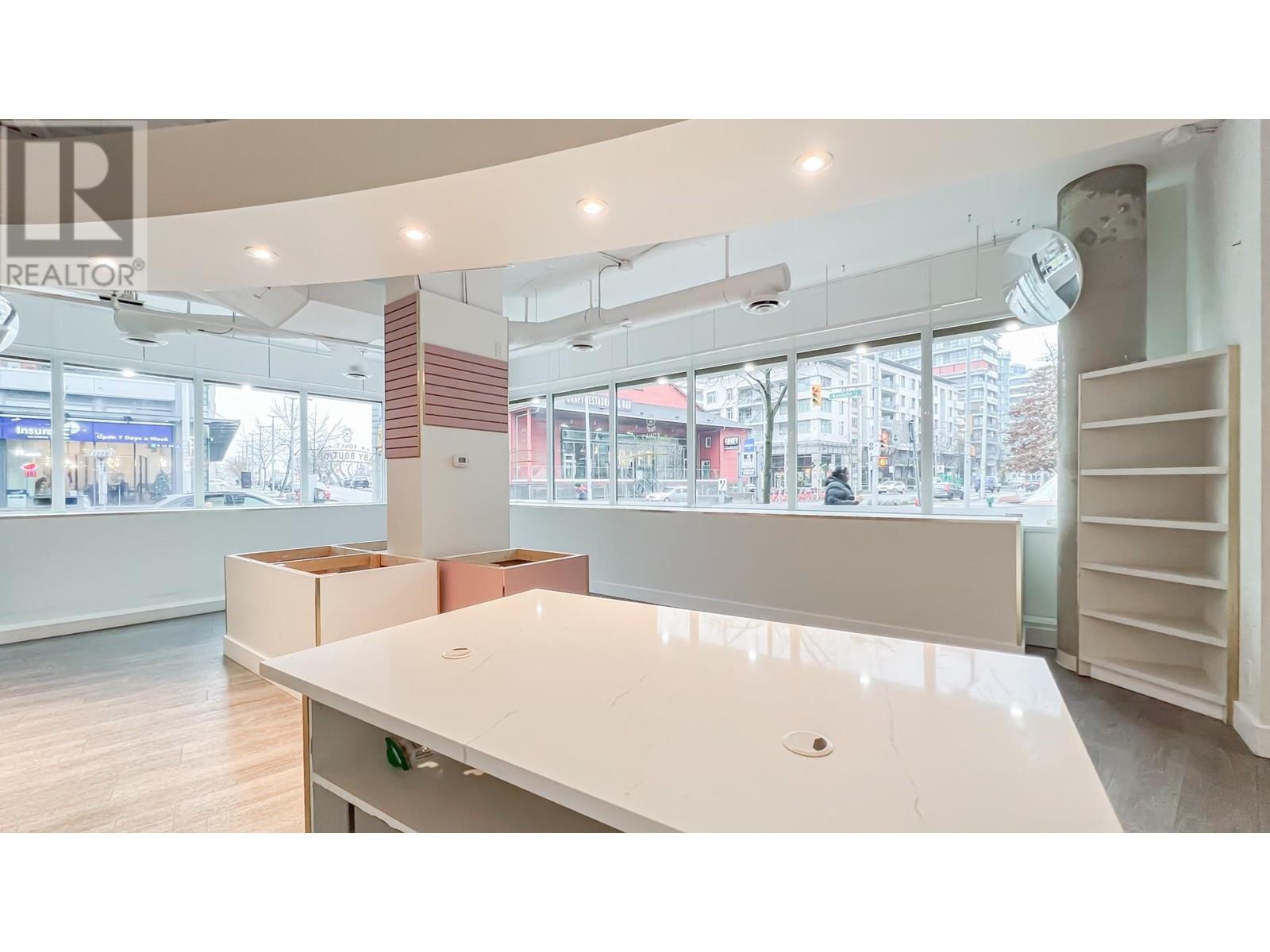 Listing Picture 2 of 22 : 1703 MANITOBA STREET, Vancouver / 溫哥華 - 魯藝地產 Yvonne Lu Group - MLS Medallion Club Member